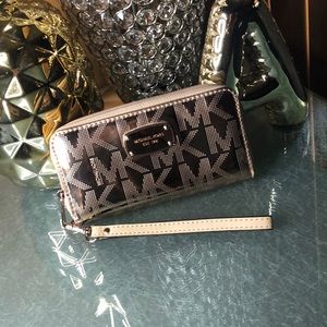Micheal Kors Rose Gold Metallic Wallet/Wristlet